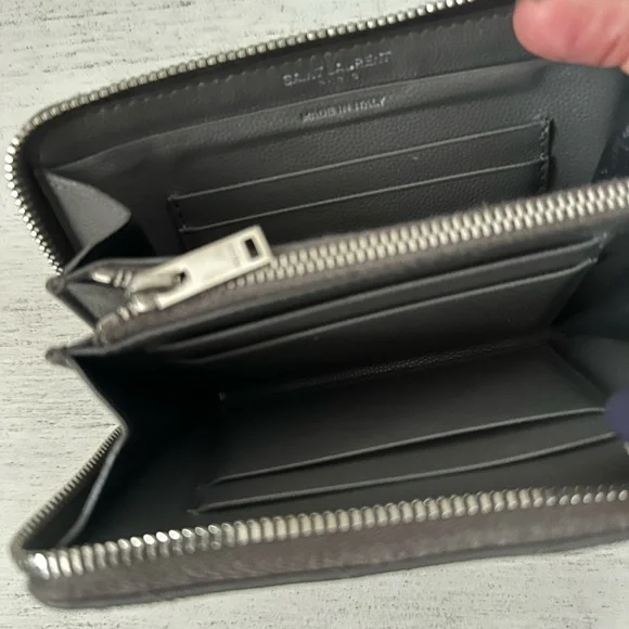 Saint Laurent Matelasse Chevron Monogram zipped wallet - Picture 5 of 10